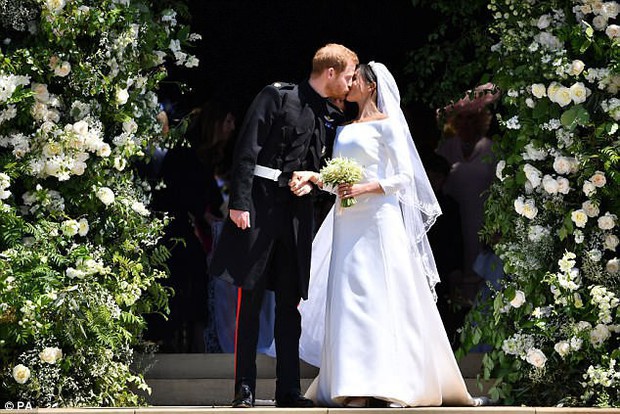 Toàn bộ hoa trang trí hôn lễ của Hoàng tử Harry và Công nương Meghan đã dùng cho việc ý nghĩa này - Ảnh 1.