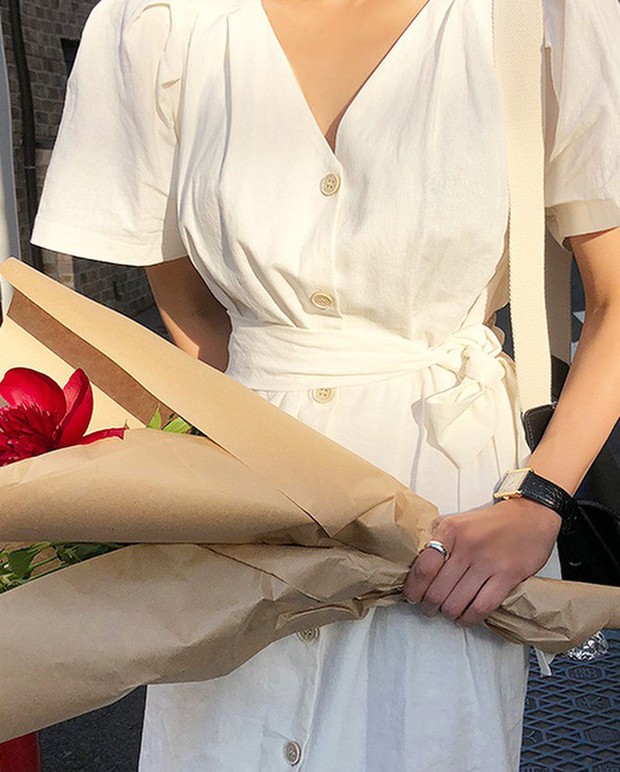 Mẫu váy trắng của Zara đang hot quá, bao cô nàng diện, bao nhãn hàng tung ra thiết kế ăn theo  - Ảnh 12.
