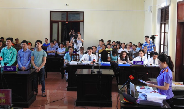 Nhìn lại 9 ngày tranh luận nảy lửa tại phiên toà xét xử BS Hoàng Công Lương - Ảnh 2.
