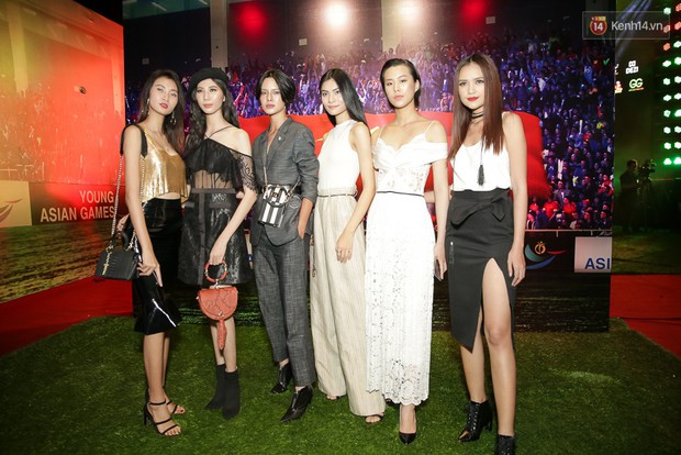 Nhan Phúc Vinh điển trai, nổi bật bên dàn trai xinh gái đẹp trên thảm đỏ ra mắt phim bóng đá 11 Niềm Hy Vọng - Ảnh 15.