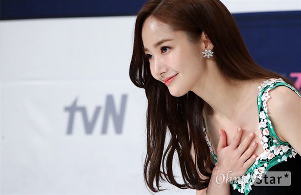 Chính thức trở lại, Park Min Young đẹp choáng ngợp và khoe vòng 1 siêu khủng bên tài tử Park Seo Joon - Ảnh 10.