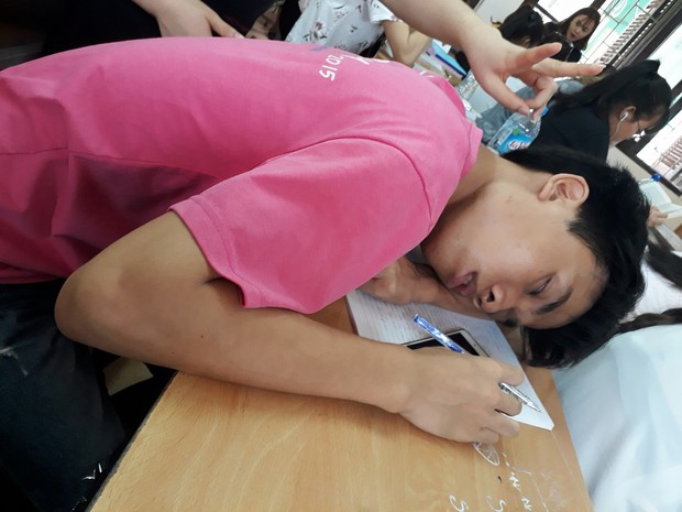 Những bức ảnh chụp lén các cậu trai ngủ gật trong lớp, người xuất thần như soái ca, kẻ bị dìm không thương tiếc - Ảnh 25.