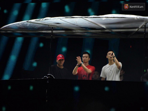 Clip: Fan Avicii nức lòng trước phần trình diễn tưởng nhớ đặc biệt của bộ đôi DJ SlimV & Nimbia - Ảnh 2.