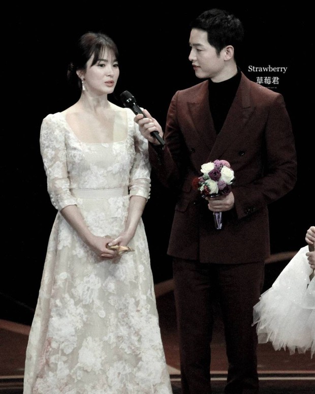 Để ý mới thấy Jung Hae In và Son Ye Jin đang lặp lại kịch bản Song Song năm xưa, nhưng tình thế bị đảo ngược? - Ảnh 40.