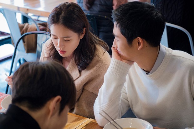 Để ý mới thấy Jung Hae In và Son Ye Jin đang lặp lại kịch bản Song Song năm xưa, nhưng tình thế bị đảo ngược? - Ảnh 15.