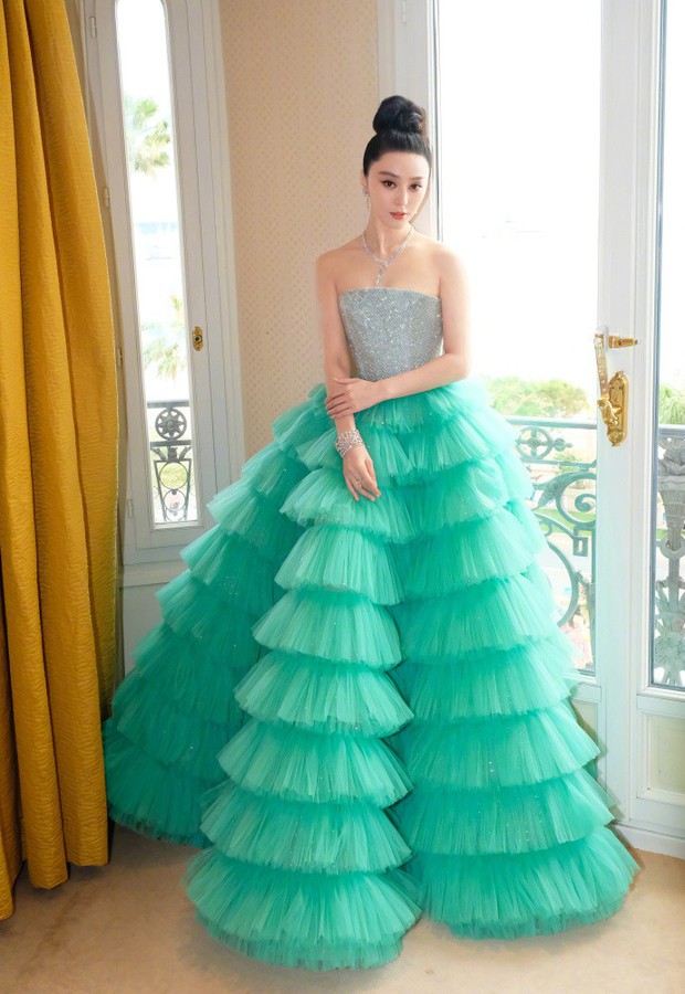Nữ hoàng thảm đỏ Phạm Băng Băng bỗng gây thất vọng với style chẳng có gì mới tại LHP Cannes - Ảnh 1.