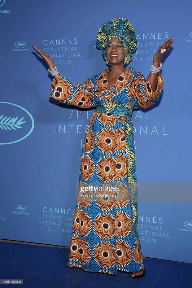 Bị chê bánh gato màu xanh, Phạm Băng Băng trở lại phong thái sang chảnh tại tiệc Gala Cannes - Ảnh 16.