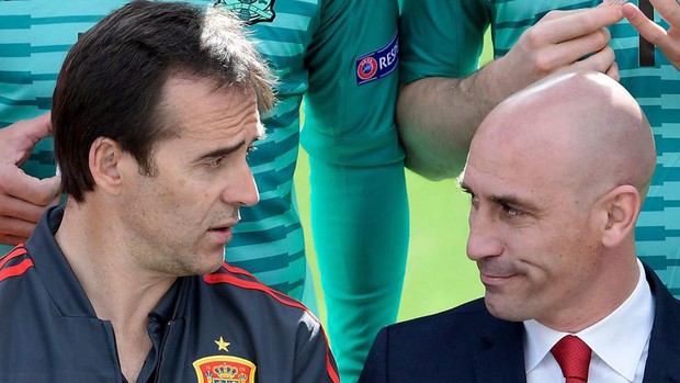 Nội chiến giữa cầu thủ Barca và Real khiến HLV Tây Ban Nha bị sa thải? - Ảnh 2. Nội chiến giữa cầu thủ Barca và Real khiến HLV Tây Ban Nha bị sa thải? - Ảnh 2.