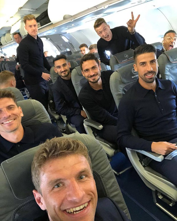 World Cup 2018: Reus, Neuer và dàn trai đẹp tuyển Đức đã đến Nga - Ảnh 2. World Cup 2018: Reus, Neuer và dàn trai đẹp tuyển Đức đã đến Nga - Ảnh 2.