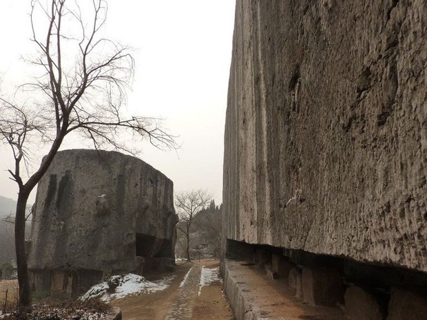 Tấm bia đá bí ẩn ở Trung Quốc: Nặng hơn 31.000 tấn, cao gần bằng tượng Nữ thần Tự Do - Ảnh 4.