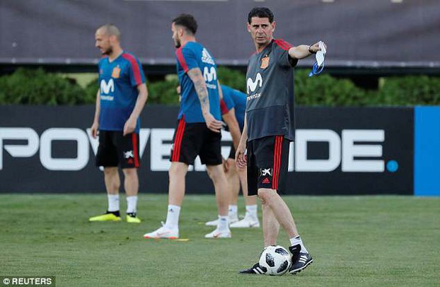 Ngày tập đầu tiên đầy căng thẳng của đội tuyển Tây Ban Nha sau khi sa thải HLV Lopetegui - Ảnh 3.