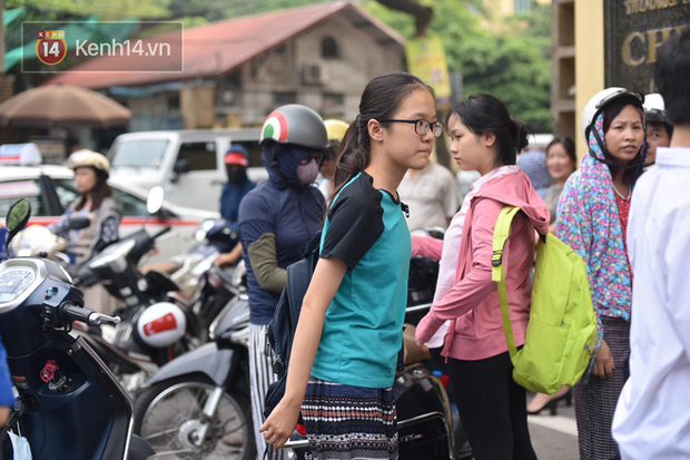 Sáng nay, gần 3000 học sinh tham gia thi tuyển vào ngôi trường kỷ luật thép Lương Thế Vinh - Ảnh 4.