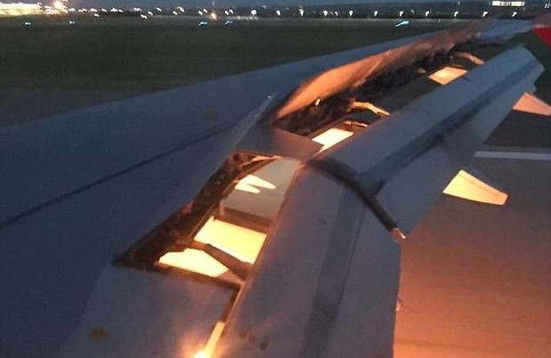 Máy bay chở đội tuyển Saudi Arabia bốc cháy trên không - Ảnh 1.