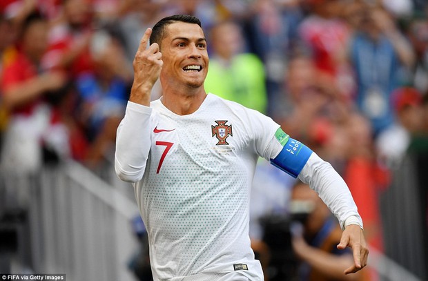 Georgina đẹp hút mắt trên khán đài, tiếp lửa cho Cristiano Ronaldo - Ảnh 6.