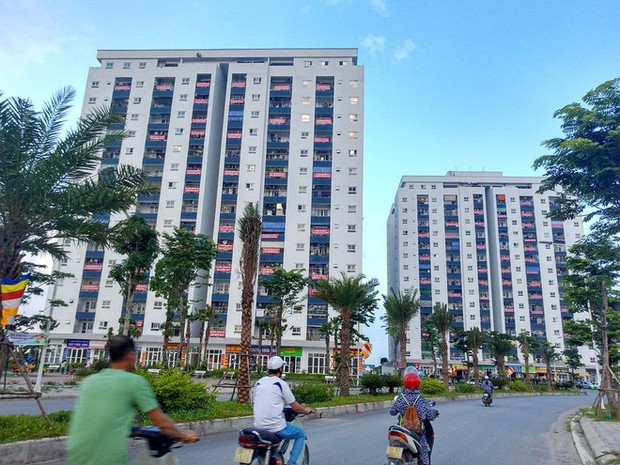 Hà Nội: 9 tòa chung cư tại khu đô thị Thanh Hà treo băng rôn đỏ rực vì hàng nghìn gia đình khốn đốn do nước bẩn  - Ảnh 3.