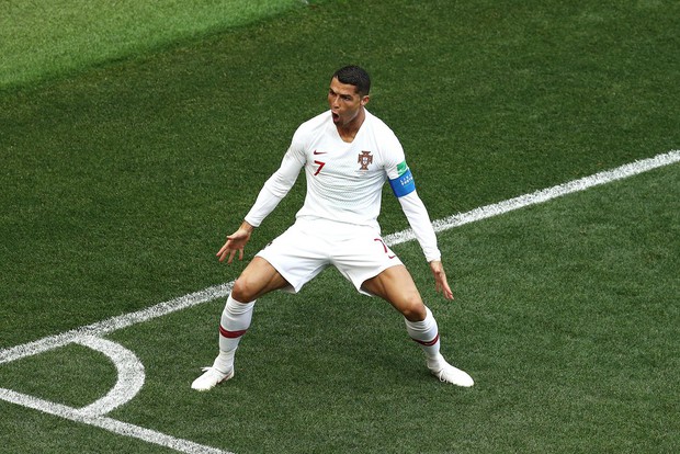 Fan Iran khủng bố bằng tiếng ồn, Ronaldo cư xử lịch thiệp - Ảnh 3.