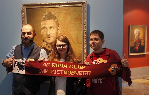 Ronaldo, Messi lạ lẫm khi diện đồ ở thế kỷ 18 tại bảo tàng Nga - Ảnh 5.