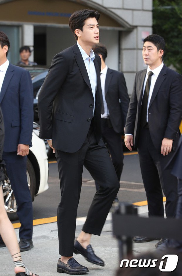 Sự kiện gây sốt nhờ dàn mỹ nam mỹ nữ: Tài tử Park Seo Joon điển trai như đi thảm đỏ, mỹ nhân Hyomin lộ chân xấu - Ảnh 10.