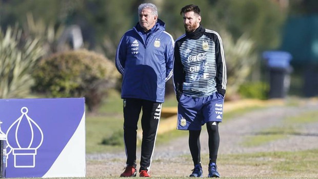 Messi và cầu thủ Argentina nổi loạn, đòi đuổi HLV Sampaoli ngay trên đất Nga - Ảnh 2.