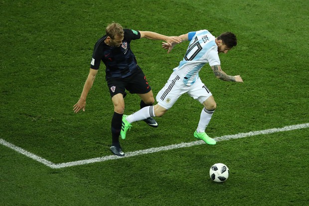 Có một Messi bất lực, đáng thương trong ngày thảm bại của Argentina - Ảnh 4. Có một Messi bất lực, đáng thương trong ngày thảm bại của Argentina - Ảnh 4.
