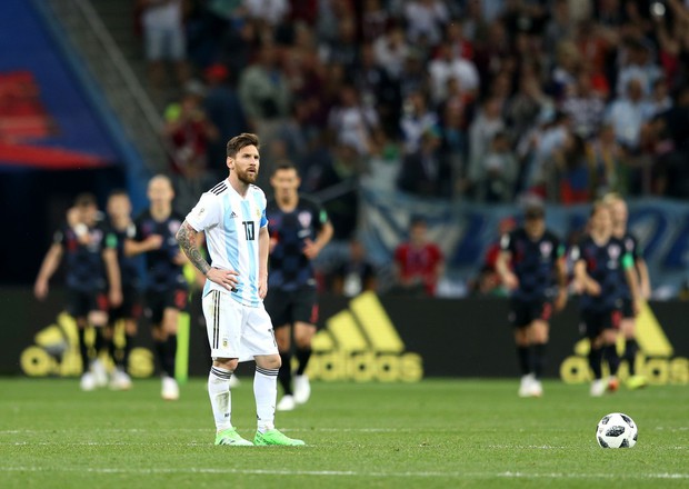Có một Messi bất lực, đáng thương trong ngày thảm bại của Argentina - Ảnh 10. Có một Messi bất lực, đáng thương trong ngày thảm bại của Argentina - Ảnh 10.