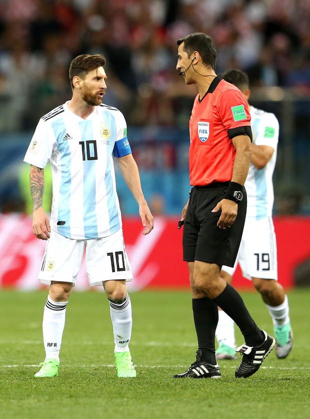 Có một Messi bất lực, đáng thương trong ngày thảm bại của Argentina - Ảnh 6. Có một Messi bất lực, đáng thương trong ngày thảm bại của Argentina - Ảnh 6.