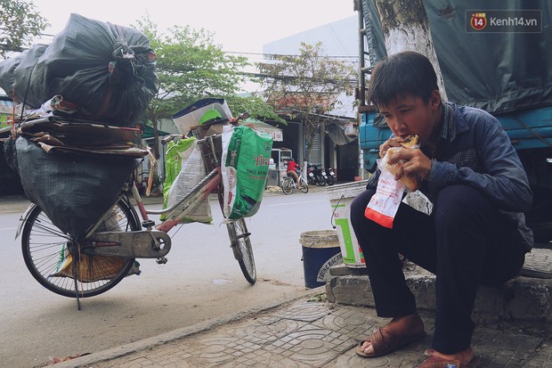 Chuyện của Thịnh: Cậu bé 16 tuổi ngày ngày nhặt rác trên đường phố Đà Nẵng vẫn luôn nở nụ cười - Ảnh 7.