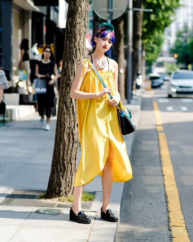 Toàn đồ đơn giản nhưng lại có những cú twist chẳng ai nghĩ ra, street style của giới trẻ Hàn sẽ khiến bạn phục sát đất - Ảnh 4.