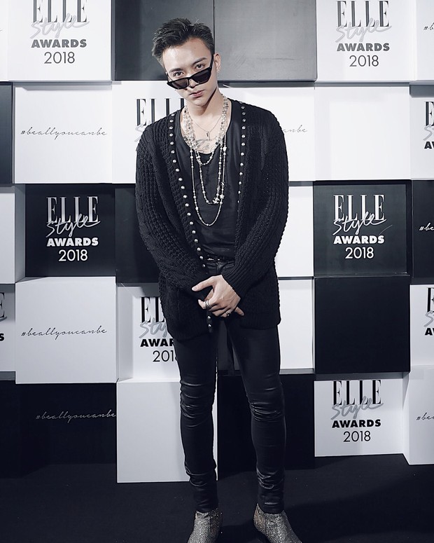 Diện đồ all black nhưng trông Soobin Hoàng Sơn chẳng hề ngầu mà lại bánh bèo hết sức - Ảnh 3.