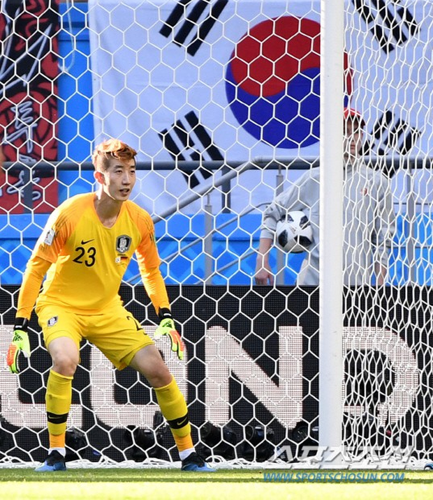Hàn Quốc loại Đức, Thủ môn Hàn Quốc được người Mexico "phong thánh"- Ảnh 1.