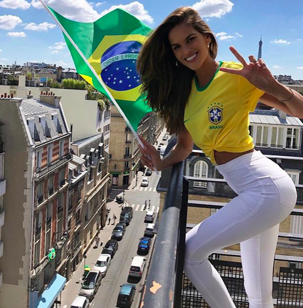Siêu mẫu Victorias Secret rạng rỡ cổ vũ Brazil, bỏ mặc bạn trai là thủ môn tuyển Đức đang buồn bã - Ảnh 5.