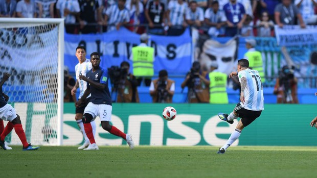 Fan Argentina khóc nghẹn ngày Messi và đồng đội chia tay World Cup 2018 - Ảnh 7.