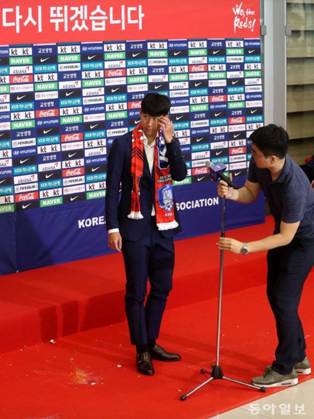 Hàn Quốc: Cầu thủ về nước sau World Cup 2018 bị ném trứng - Ảnh 5.