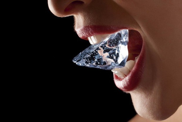 Chẳng may bị đá lạnh dính vào lưỡi: Ghim ngay cách sơ cứu đúng cách, tránh gây phồng rộp, chảy máu lưỡi - Ảnh 5.