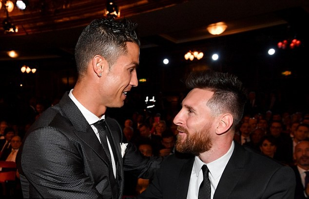 Ryan Giggs: Ronaldo bị ám ảnh hơn thua với Messi mới rời Real - Ảnh 1.