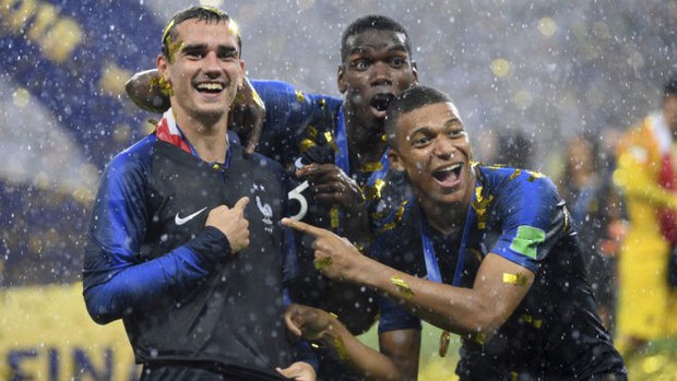 Tại sao Griezmann khoác cờ Uruguay khi vô địch World Cup 2018? - Ảnh 3. Tại sao Griezmann khoác cờ Uruguay khi vô địch World Cup 2018? - Ảnh 3.