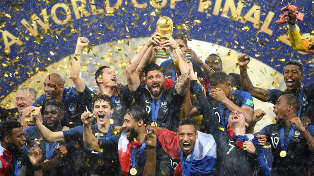 Vô địch World Cup 2018, đội tuyển Pháp được cả thế giới chúc mừng - Ảnh 1.