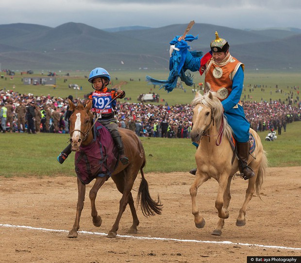 Chùm ảnh tuyệt đẹp về lễ hội Naadam đầy màu sắc của người dân Mông Cổ - Ảnh 21.