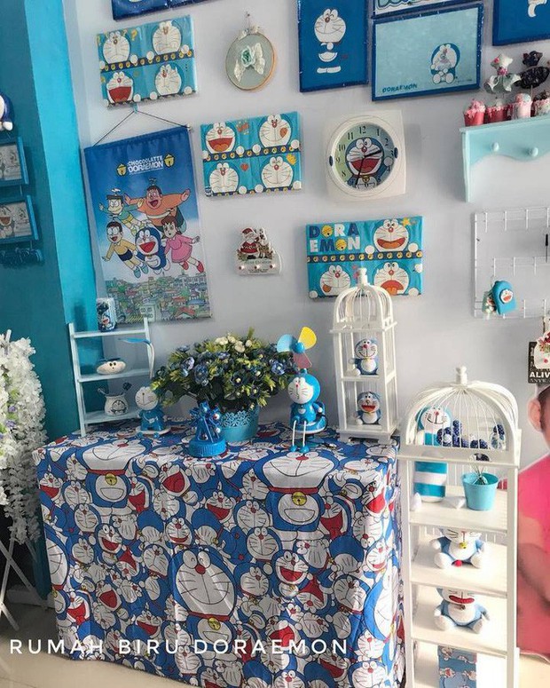 Gia đình kỳ lạ tại Indonesia cuồng Doraemon tới nỗi dán hình Doraemon khắp ngôi nhà - Ảnh 3.