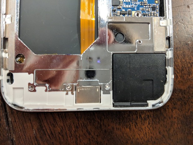 Mổ xẻ iPhone X giá sốc chỉ 2 triệu đồng: Cấu hình cổ lỗ Trung Quốc đội lốt Apple Mỹ, chứa toàn mã độc - Ảnh 9.