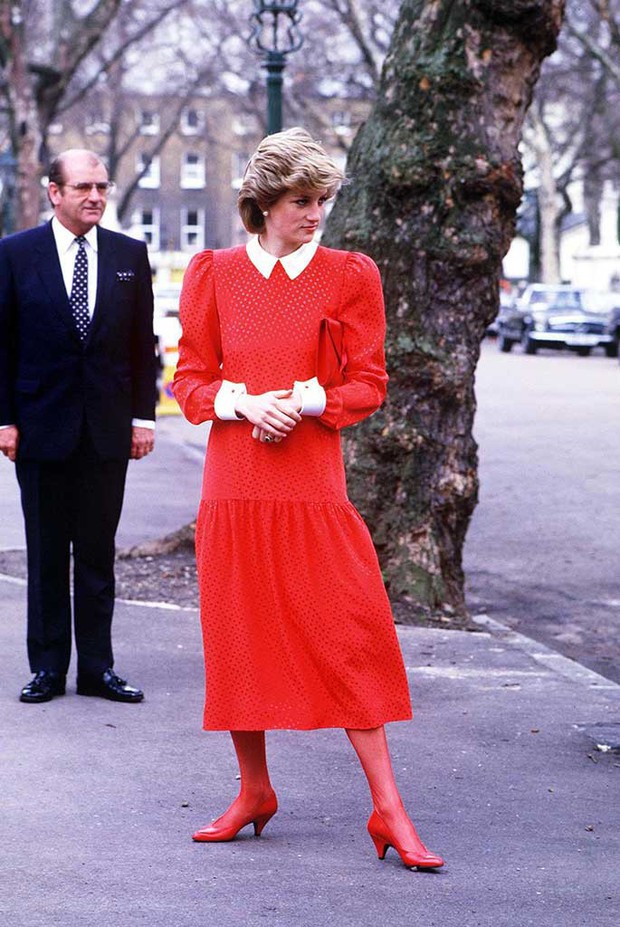 4 mẫu giày cao gót được Công nương Diana lăng xê từ 20 năm trước, đến nay vẫn hot bất chấp mọi thời đại - Ảnh 12.