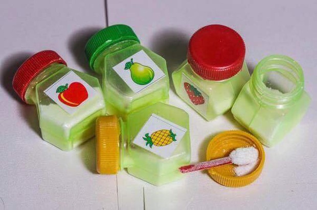 Những món ăn vặt quốc dân mà thế hệ 8x, 9x đời đầu ai cũng ăn ít nhất một lần - Ảnh 1. Những món ăn vặt quốc dân mà thế hệ 8x, 9x đời đầu ai cũng ăn ít nhất một lần - Ảnh 1.