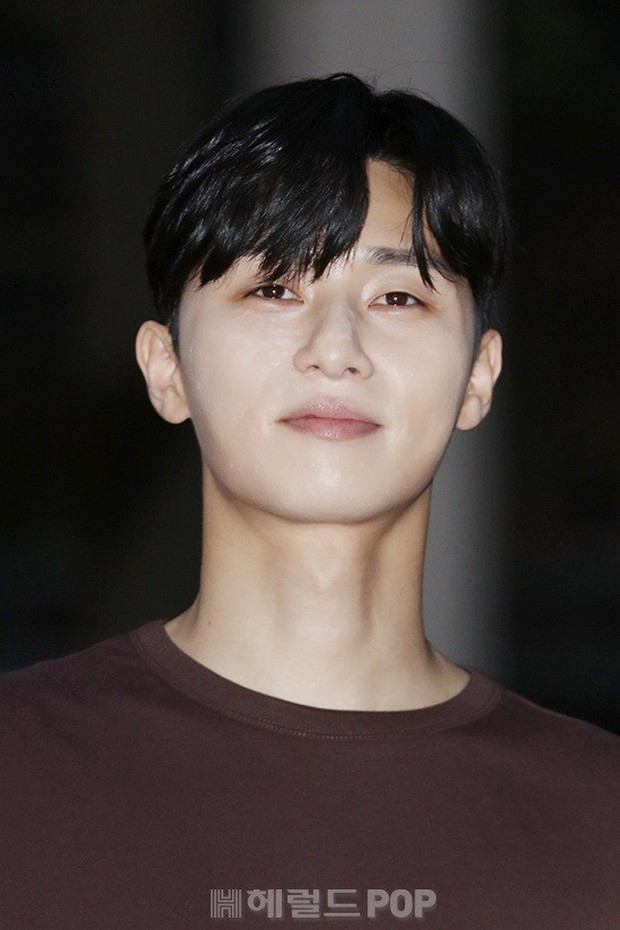 Park Min Young rạng rỡ, Park Seo Joon mặt loang lổ phấn bên dàn sao của Thư Ký Kim trong tiệc mừng công - Ảnh 11.