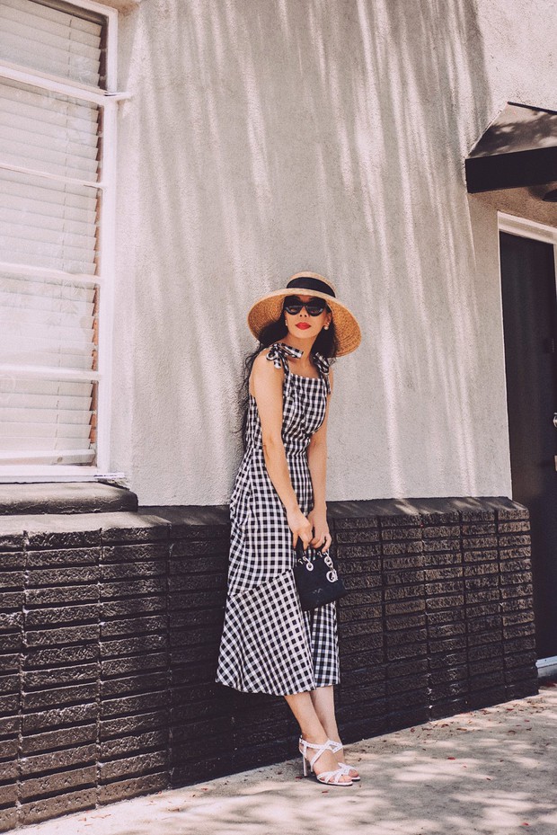Mũ cói chống nắng được các quý cô Châu Á sử dụng làm phụ kiện sống ảo trong street style tuần này - Ảnh 13.
