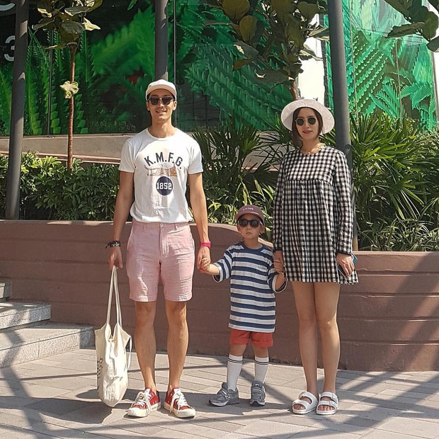 Thêm một cặp bố con Hàn Quốc làm dân tình ngây ngất: Ăn mặc thì chất, lại còn đẹp trai! - Ảnh 1.