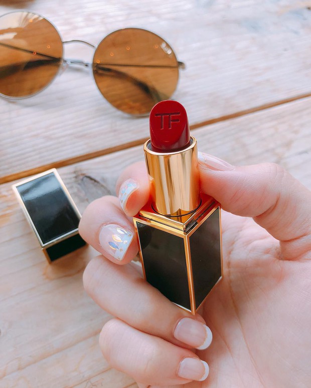 10 lipsticks with beautiful red color are very suitable for use in cool days - Photo 27.