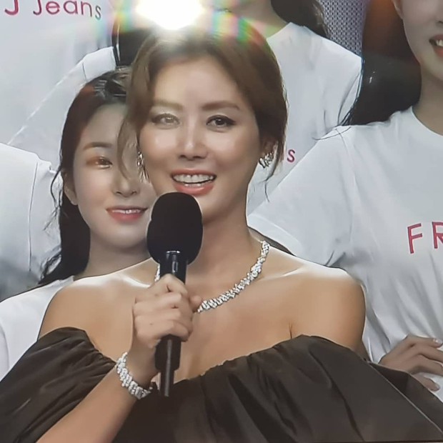 Dở khóc dở cười tại Hoa hậu Hàn Quốc 2018: Mẹ Kim Tan và mỹ nhân Kpop quá đẹp, chiếm hết spotlight của Tân Hoa hậu - Ảnh 11.