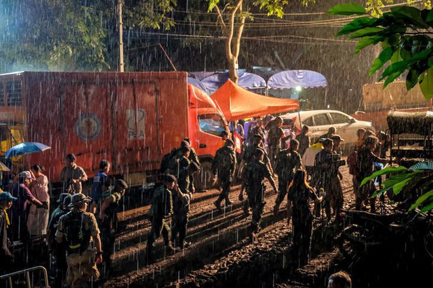 Các hình ảnh cho thấy quy mô và độ phức tạp của nỗ lực giải cứu các cậu bé Thái Lan bị mắc kẹt - Ảnh 11.