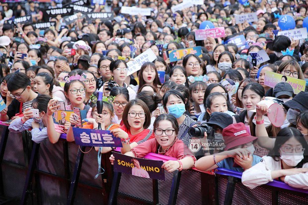 Thảm đỏ đêm nhạc Hàn-Việt: Jung Hae In, WINNER đẹp trai cực phẩm, Chi Pu và Hòa Minzy đọ sắc cùng loạt sao Việt - Ảnh 26.