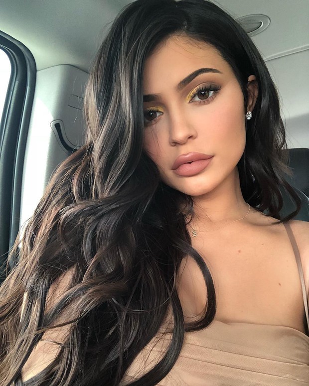 Nữ hoàng môi tều Kylie Jenner giờ môi đã không còn tều, tự nhận đã rút hết filler ra khỏi môi và đây là phản ứng của cư dân mạng - Ảnh 1.